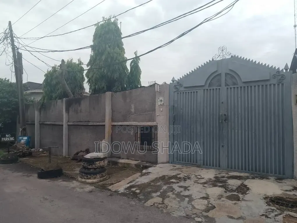 5bdrm House in Obafemi Awolowo Way for sale