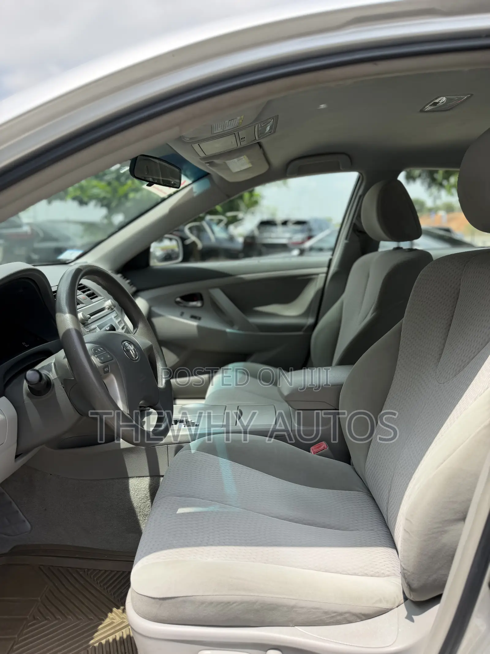 Toyota Camry LE 4dr Sedan (2.5L 4cyl 6AM) 2010 Silver