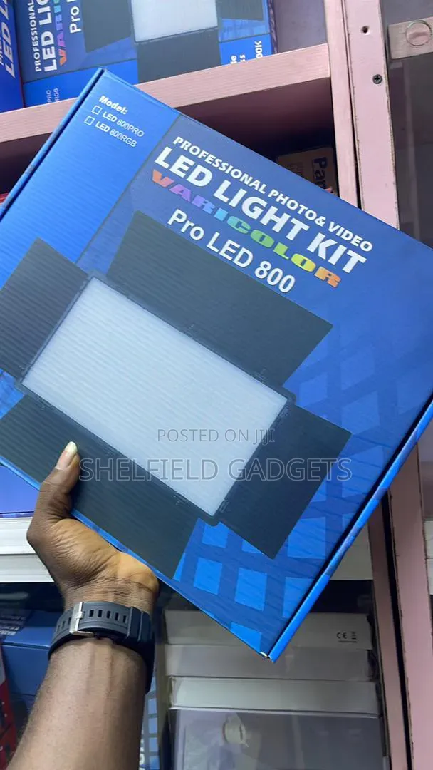 Varicolor Pro Led 800 Professional Photo and Video Lighting Kit.