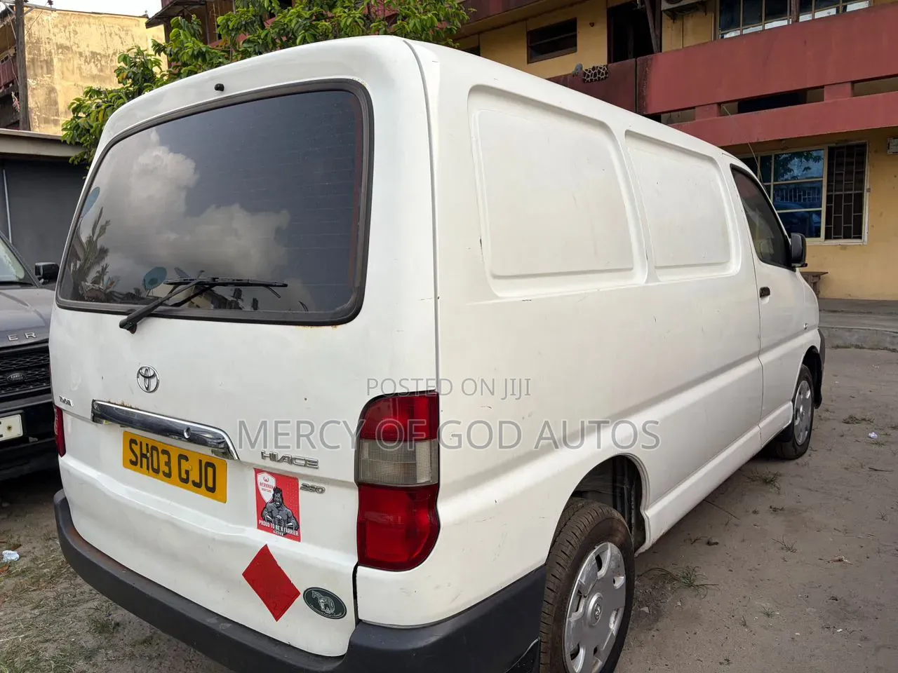 Toyota HiAce 2005 White