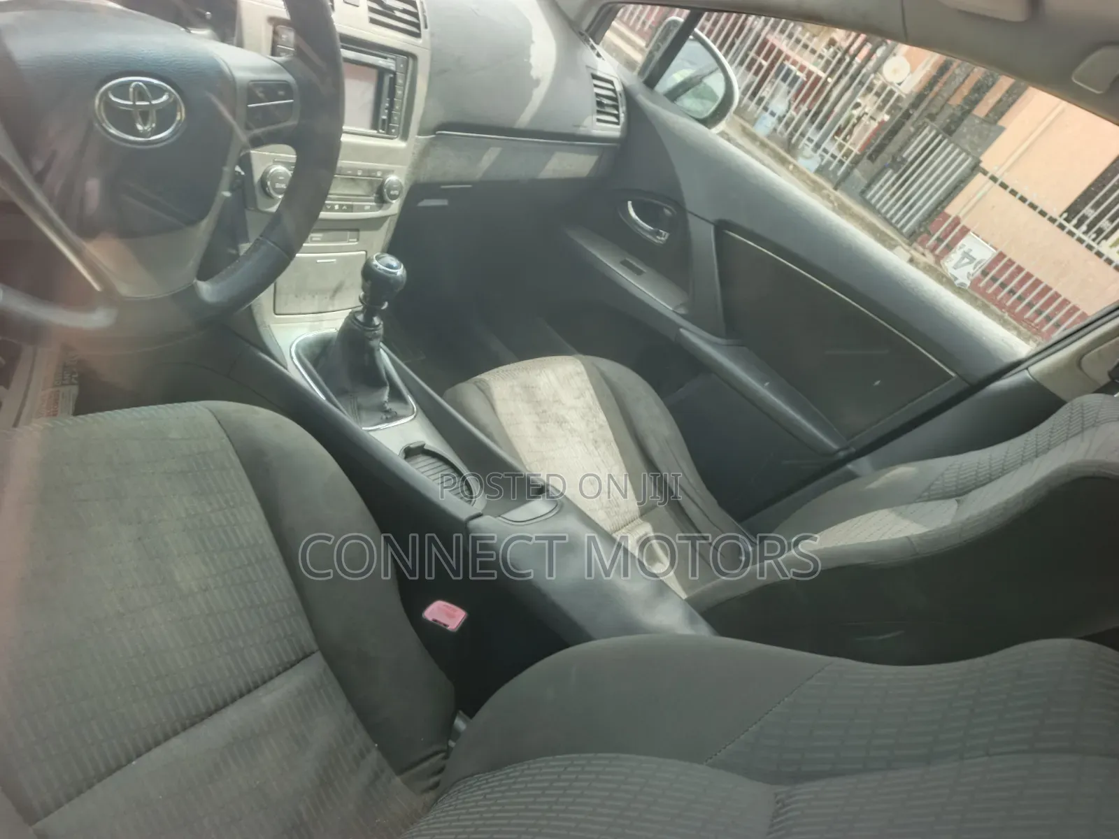 Toyota Avensis 2010 Silver