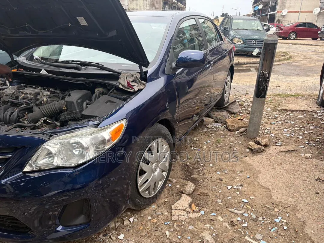Toyota Corolla L 4dr Sedan (1.8L 4cyl 5M) 2013 Blue