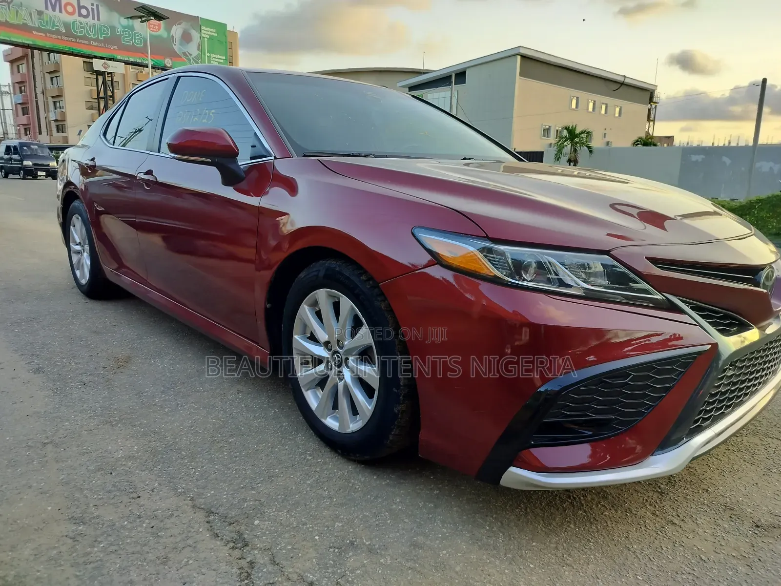 Toyota Camry LE FWD (2.5L 4cyl 8AM) 2018 Red