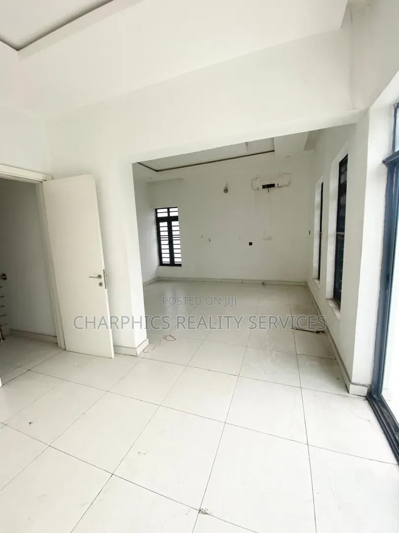5bdrm Duplex in Lekki Phase 1 for rent