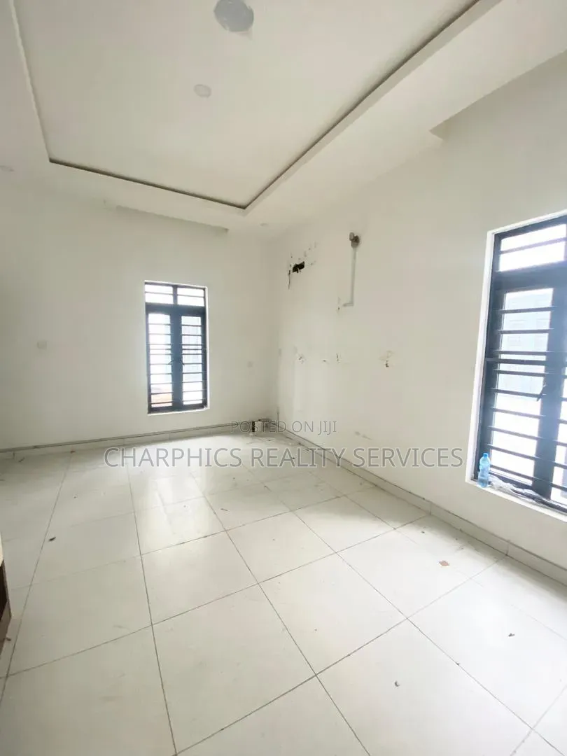 5bdrm Duplex in Lekki Phase 1 for rent