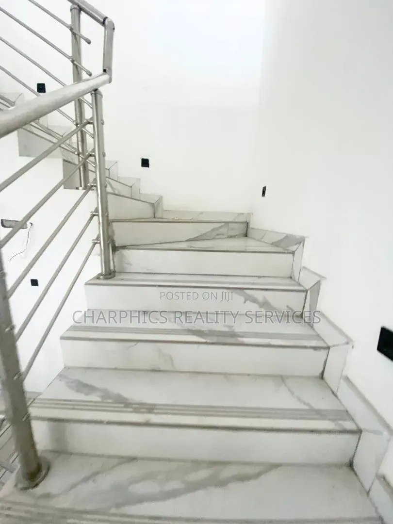 5bdrm Duplex in Lekki Phase 1 for rent