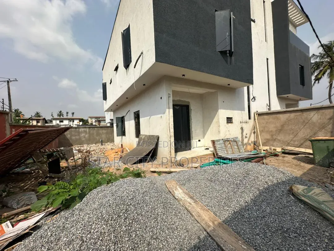 5bdrm Duplex in Adeniyi Jones for sale