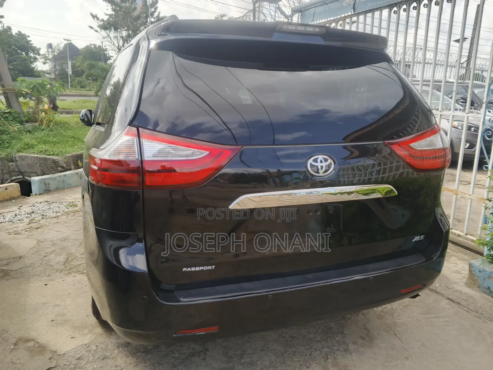 Toyota Sienna XLE (3.5L 6cyl 8A) 2018 Black