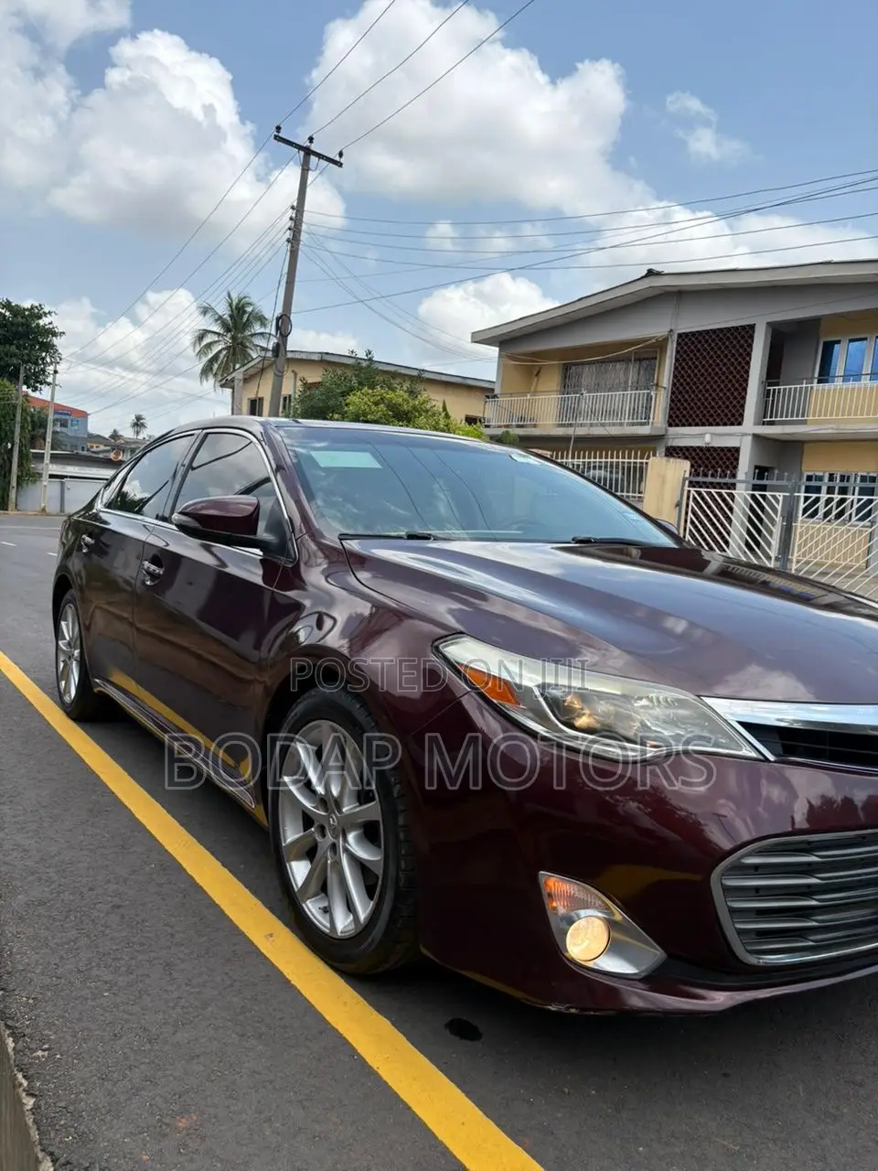 Toyota Avalon XLE Premium Sedan FWD (3.5L 6cyl 6A) 2013 Maroon