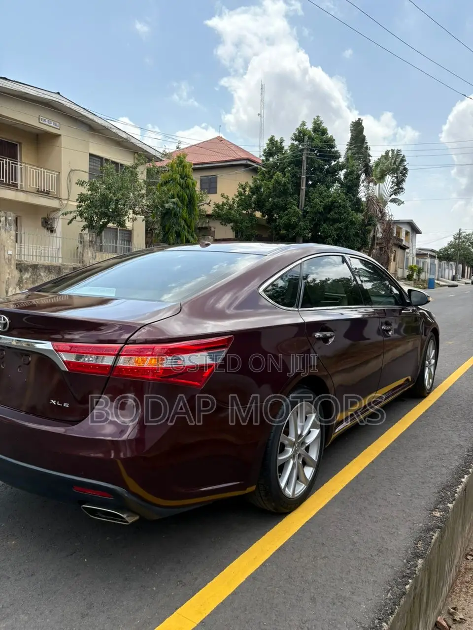 Toyota Avalon XLE Premium Sedan FWD (3.5L 6cyl 6A) 2013 Maroon