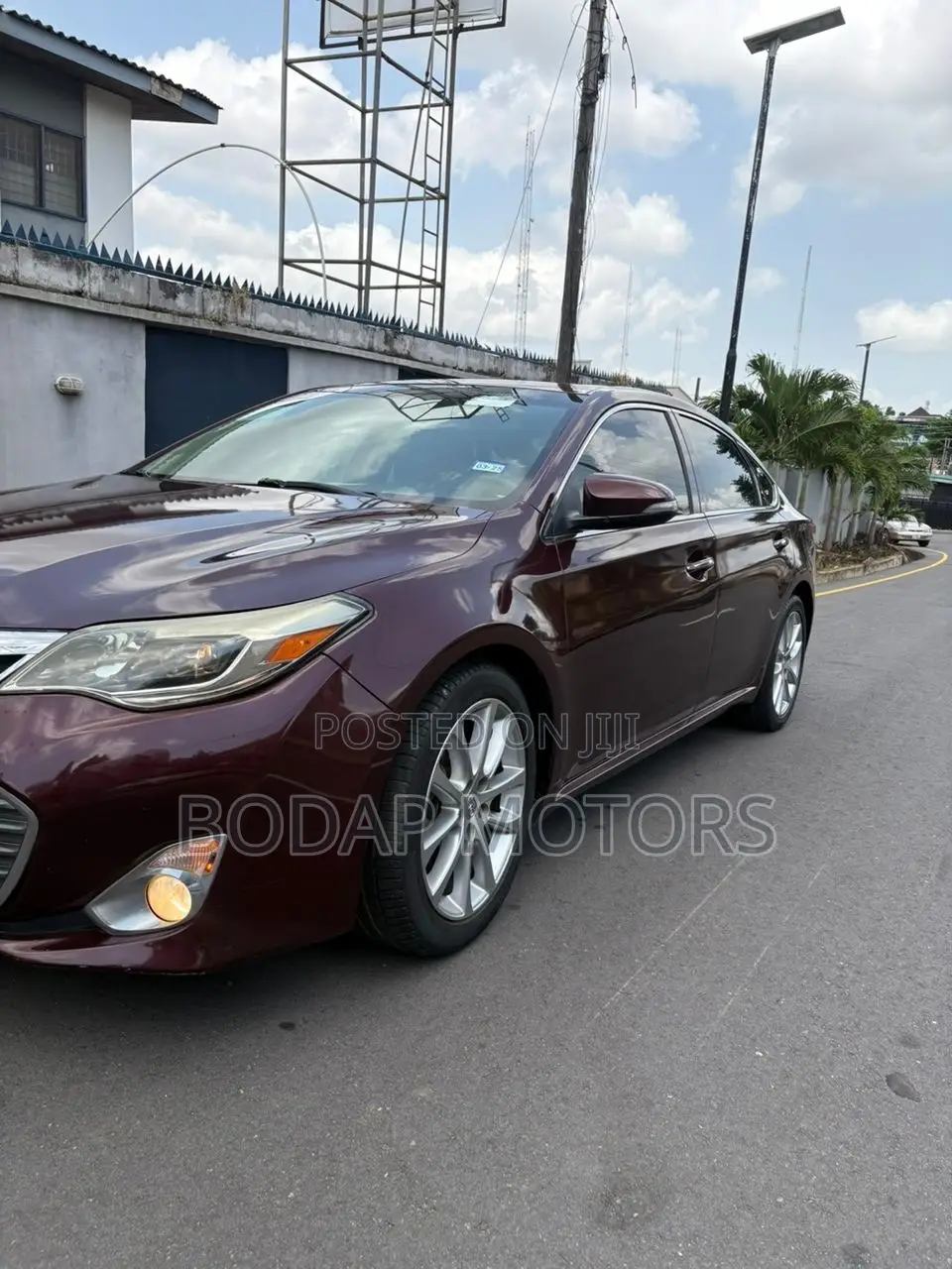 Toyota Avalon XLE Premium Sedan FWD (3.5L 6cyl 6A) 2013 Maroon