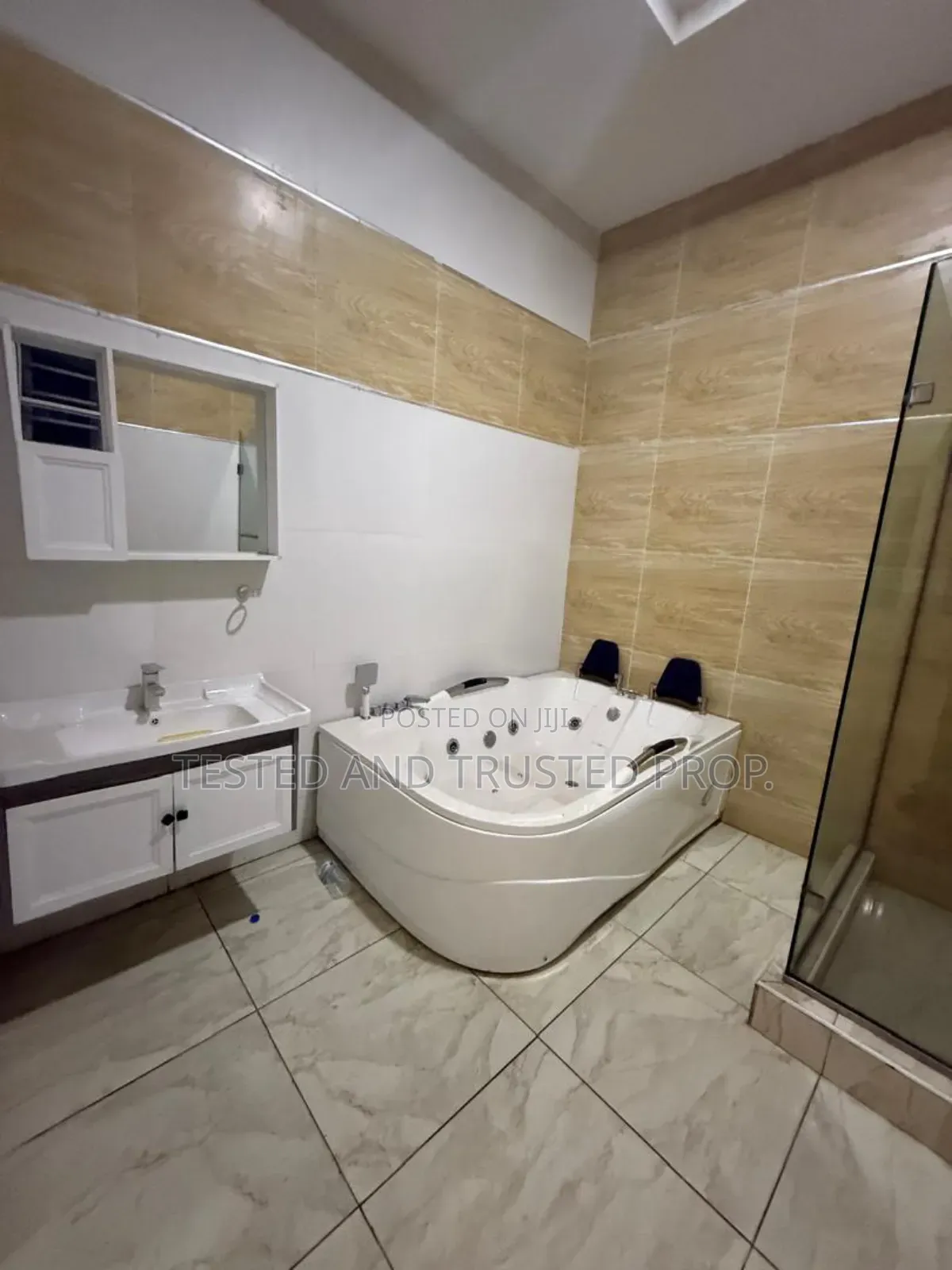 1bdrm Apartment in Oral Estate, Chevron for rent