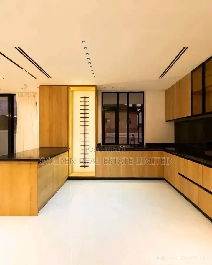7bdrm Duplex in Guzape District for sale