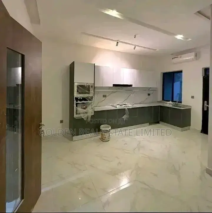 3bdrm Apartment in Guzape District for sale