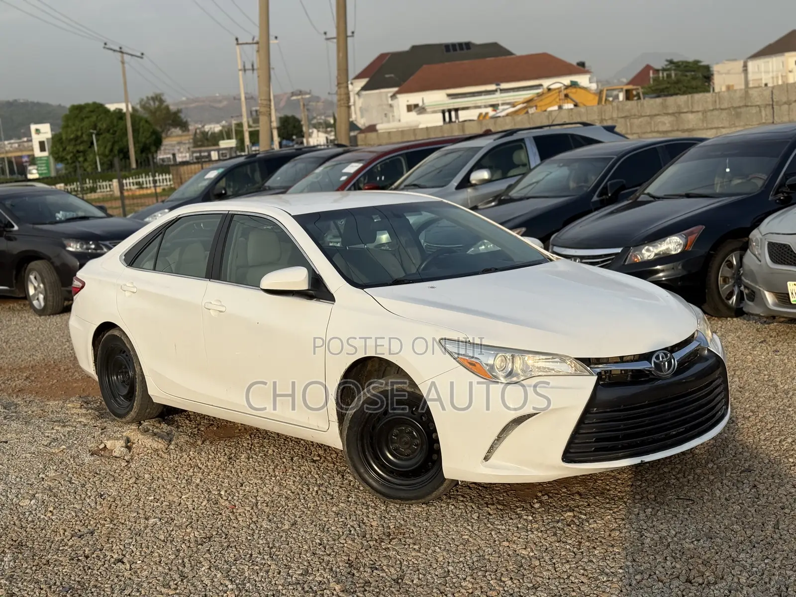 Toyota Camry LE 4dr Sedan (2.5L 4cyl 6A) 2015 White