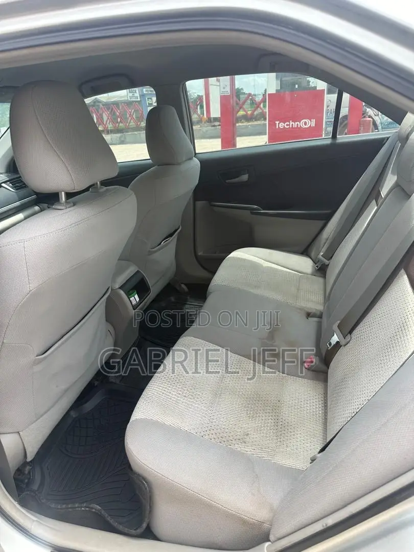 Toyota Camry LE 4dr Sedan (2.5L 4cyl 6A) 2012 Silver