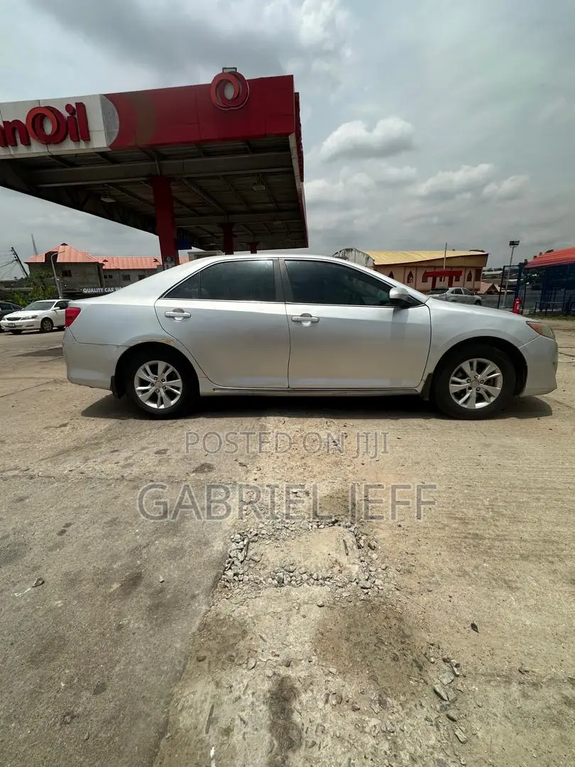 Toyota Camry LE 4dr Sedan (2.5L 4cyl 6A) 2012 Silver