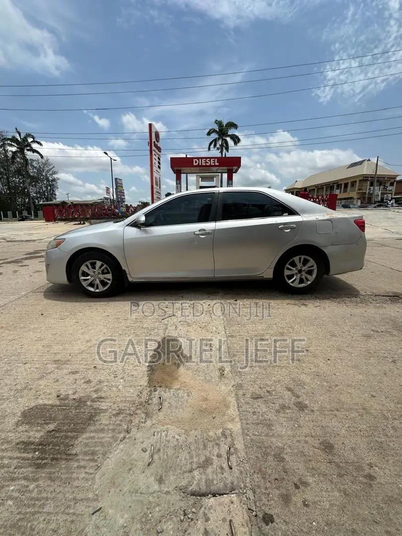 Toyota Camry LE 4dr Sedan (2.5L 4cyl 6A) 2012 Silver