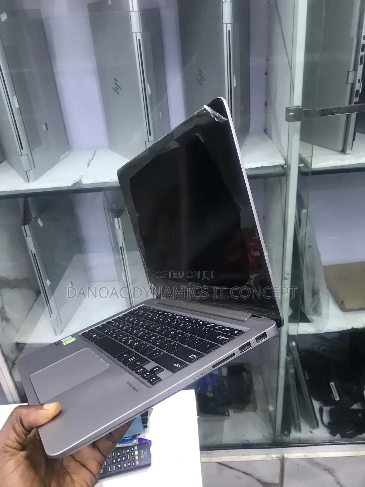 Laptop Asus ZenBook UX310UQ 8GB Intel Core i5 SSD 256GB