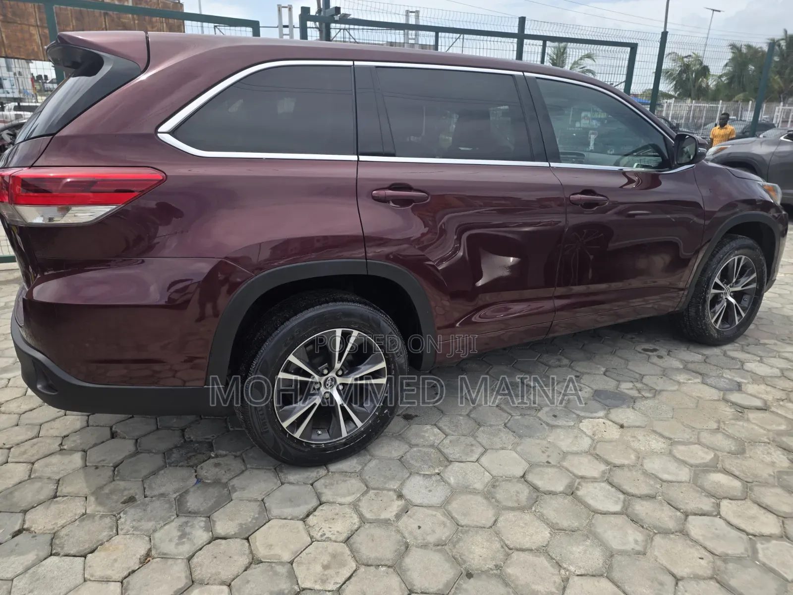Toyota Highlander LE 4x2 (2.7L 4cyl 6A) 2018 Red