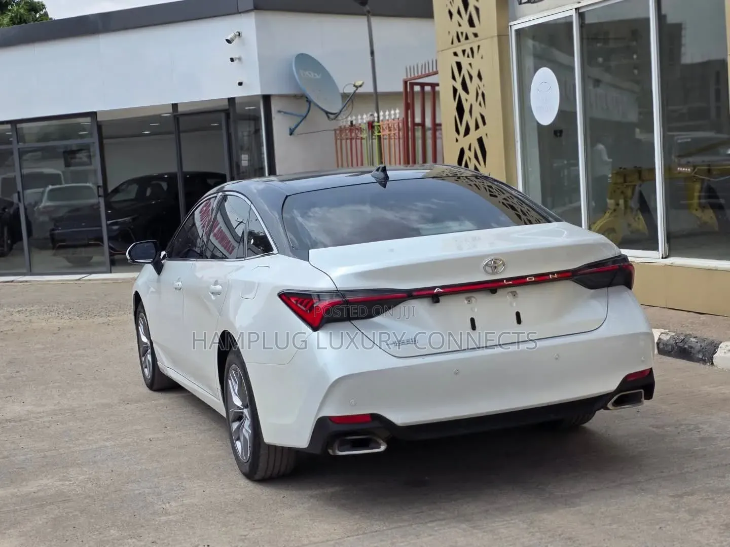 Toyota Avalon 2021 White