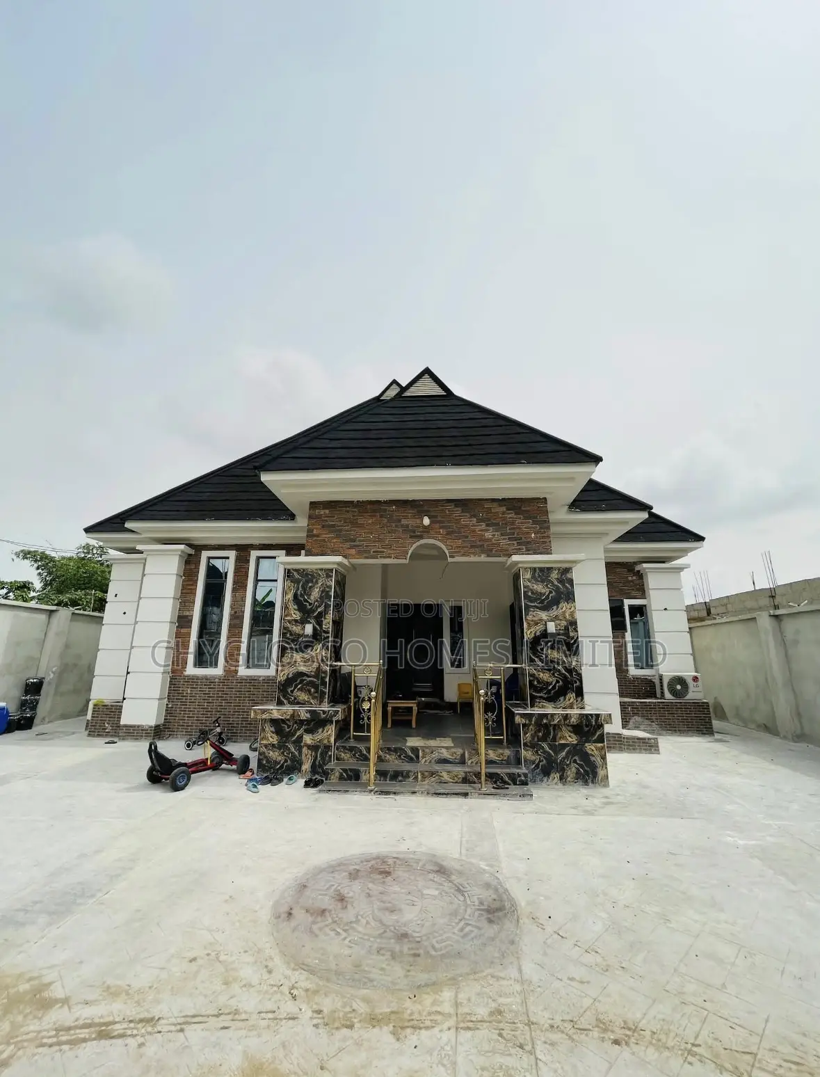 4bdrm Bungalow in Eneka for sale