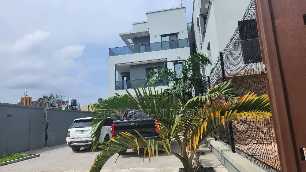 Furnished 10bdrm Mansion in Ikeja GRA for sale