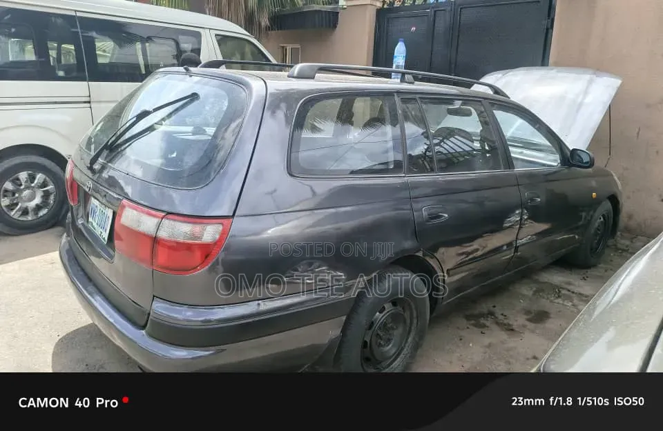Toyota Carina 2.0 AWD Sedan 2001 Gray