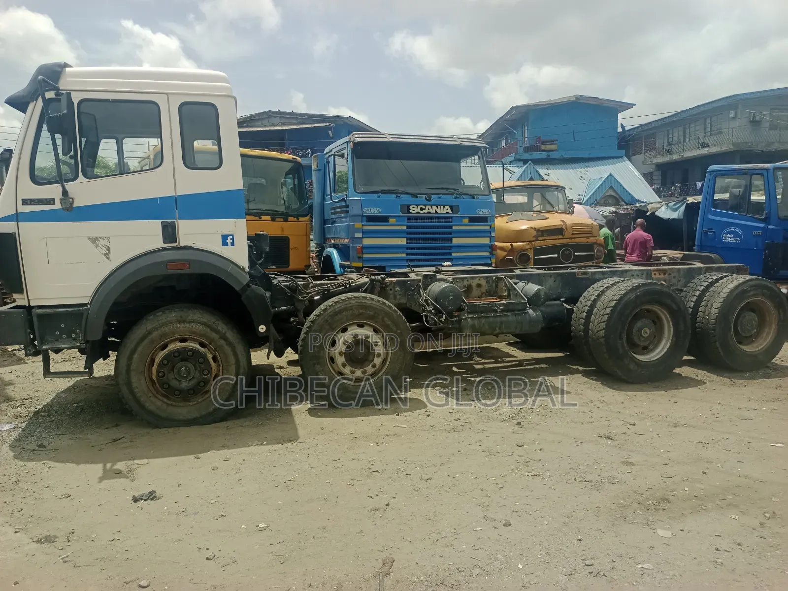 Mercedes Benz 3235 Truck (Cab and Chassis) 12 Tyres Tokunbo