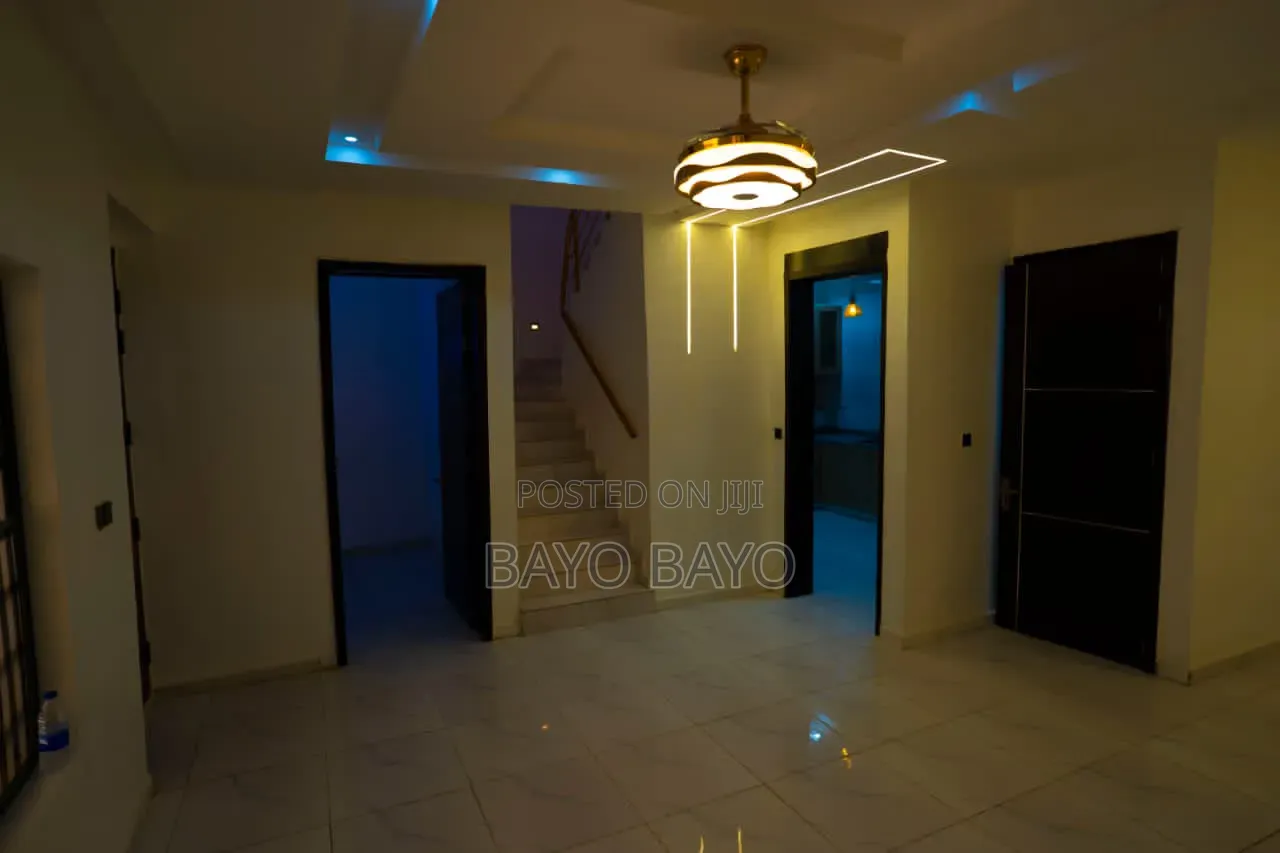 2bdrm Duplex in Orchid Hotel Road for sale