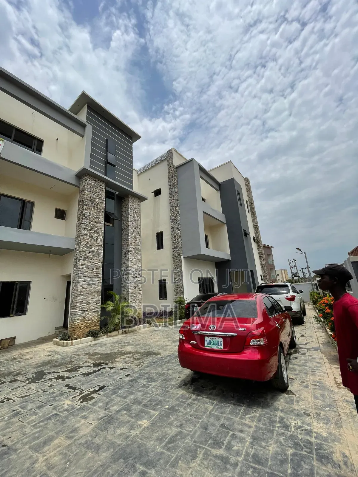 6bdrm Duplex in Jahi for sale