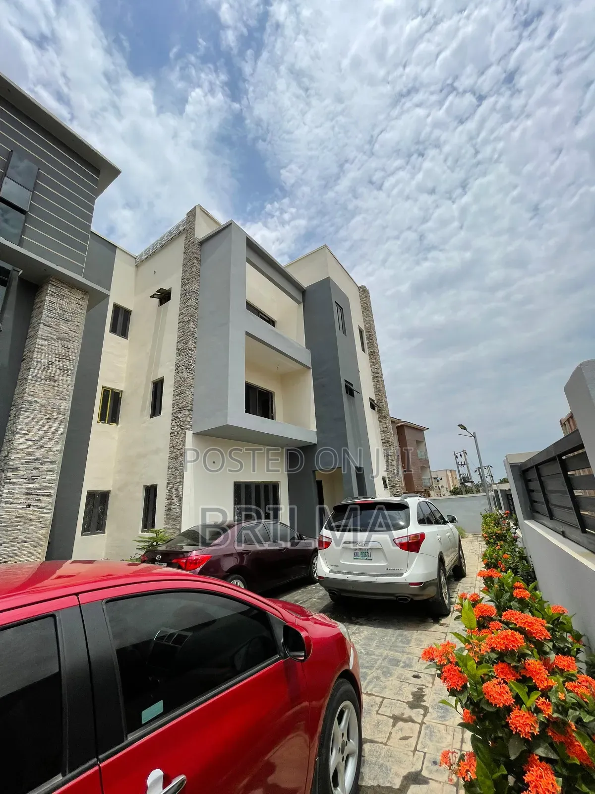 6bdrm Duplex in Jahi for sale