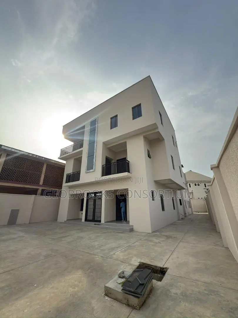 2bdrm Block of Flats in Bashorun Estate, Basorun for sale