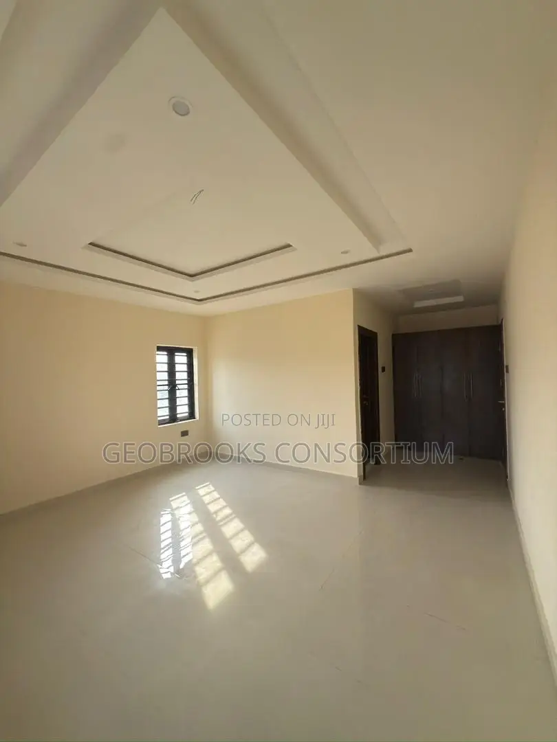2bdrm Block of Flats in Bashorun Estate, Basorun for sale