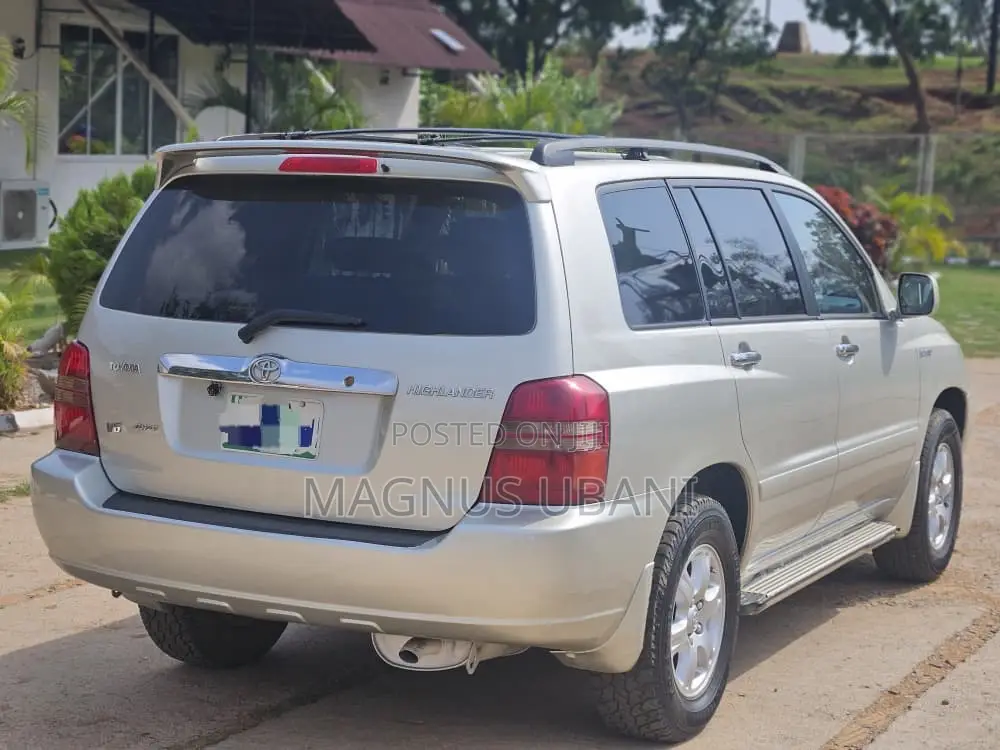 Toyota Highlander V6 AWD 2003 Gold