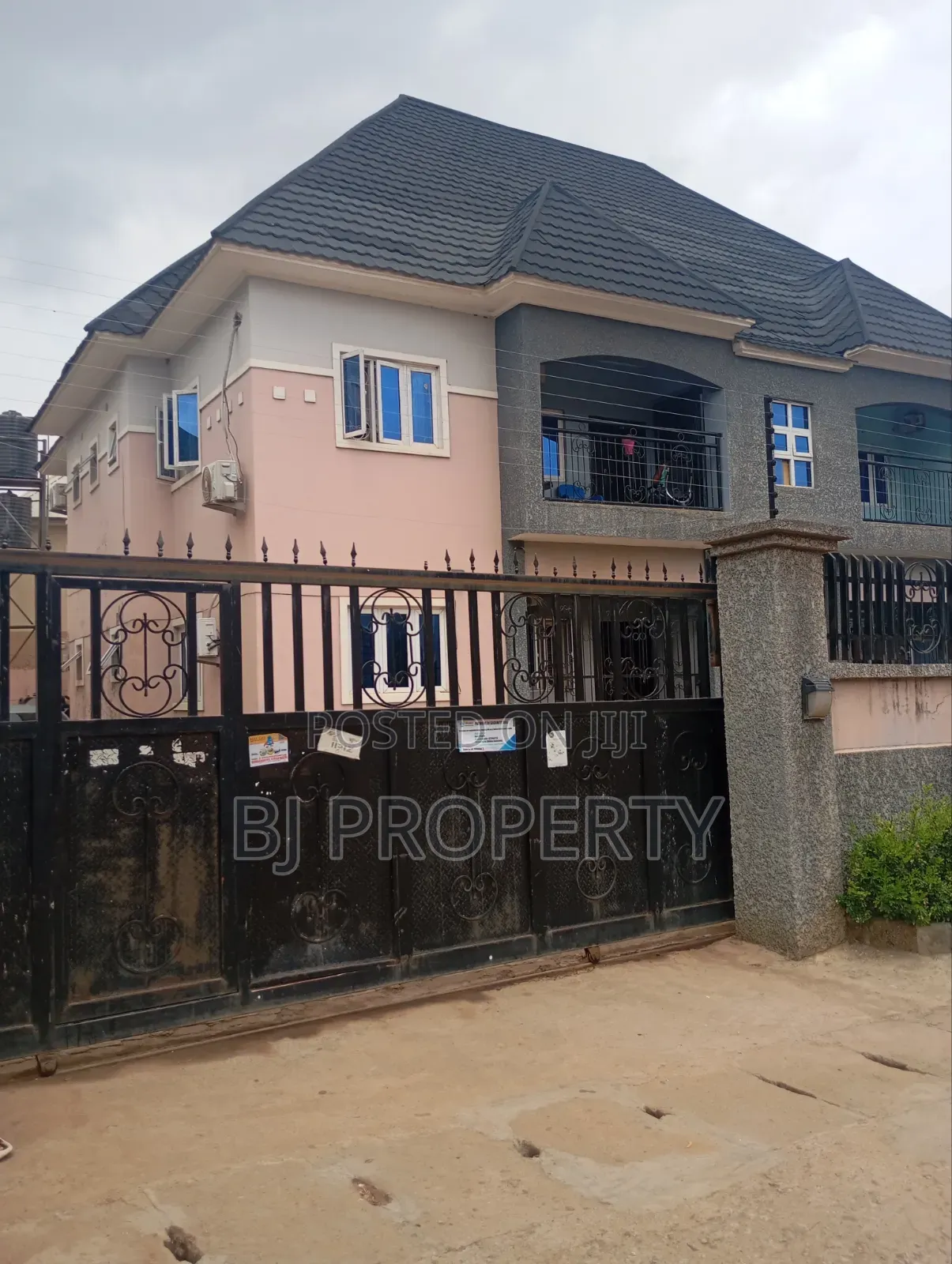 8bdrm Block of Flats in Hill View, Kubwa for sale