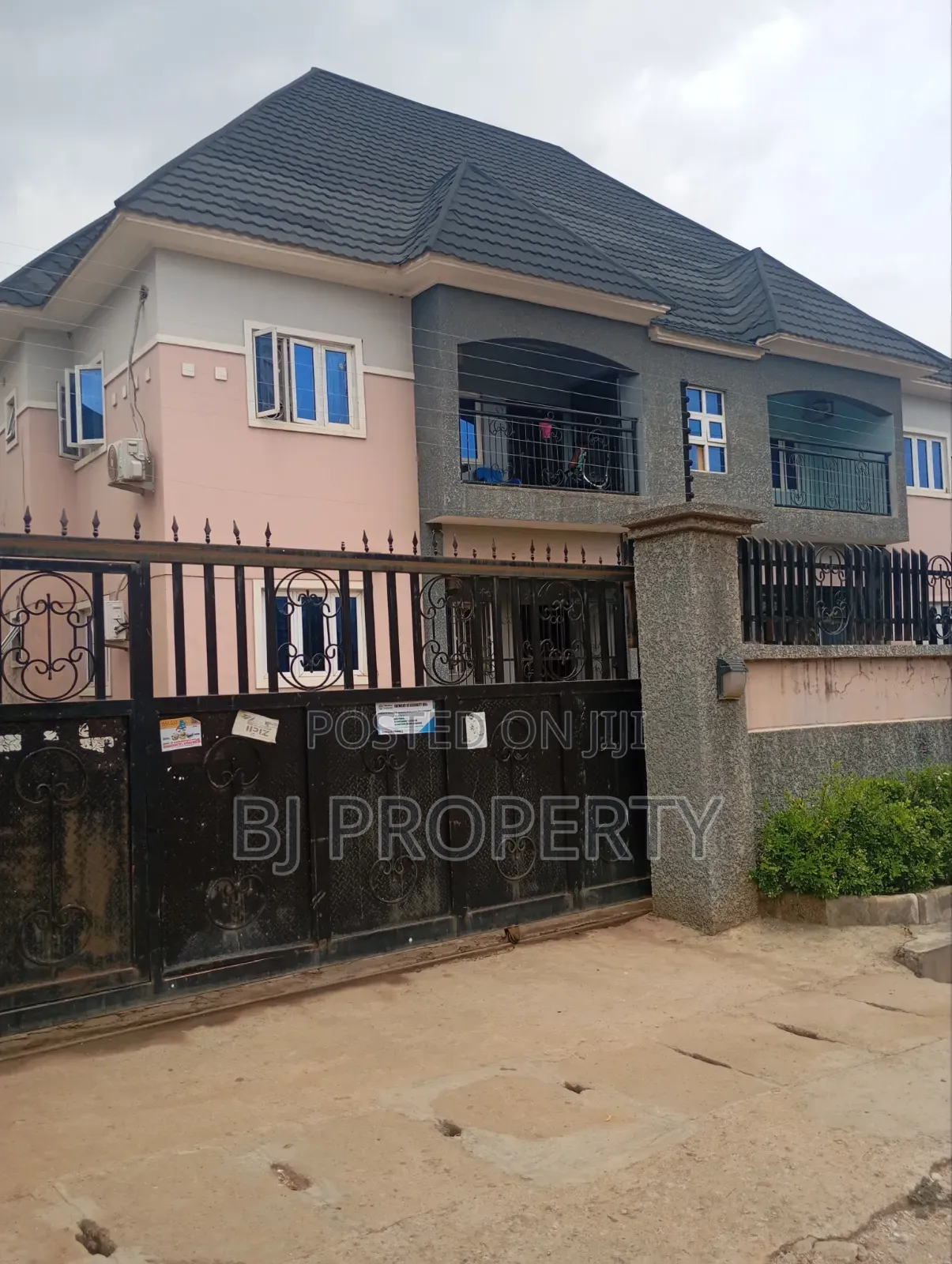 8bdrm Block of Flats in Hill View, Kubwa for sale