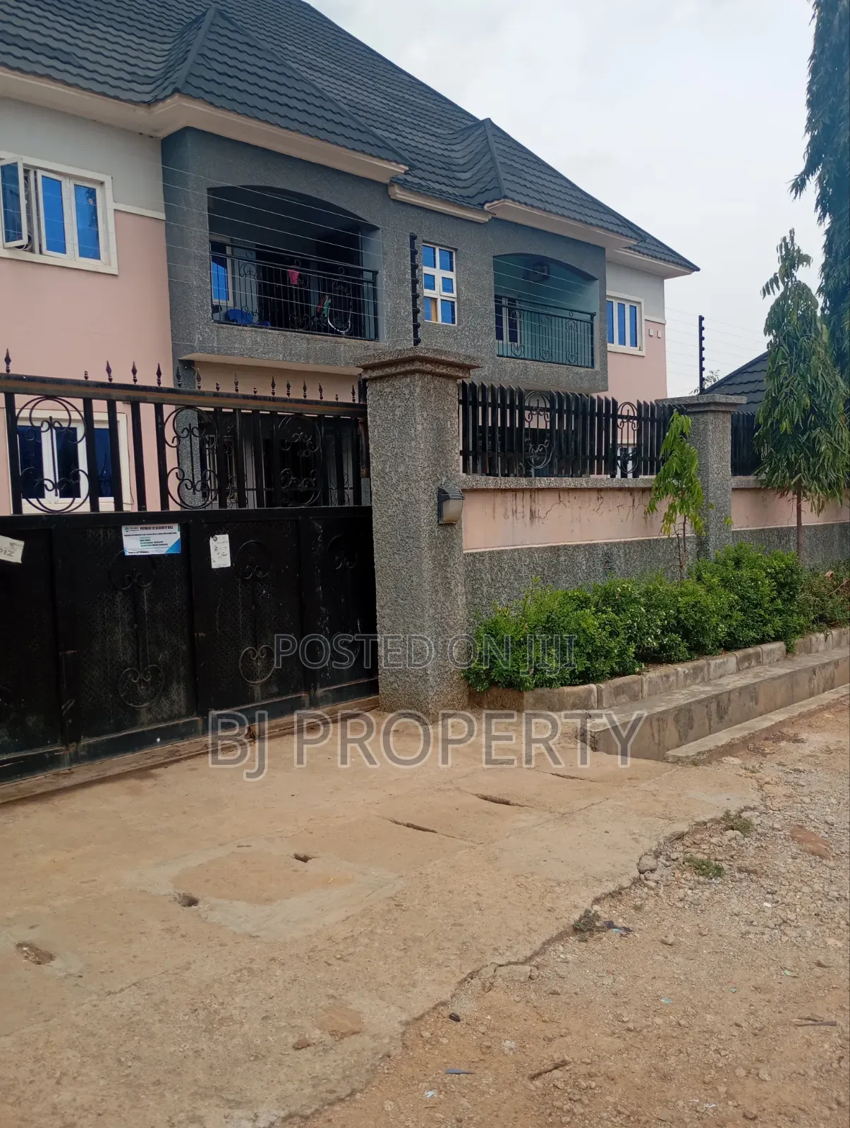 8bdrm Block of Flats in Hill View, Kubwa for sale