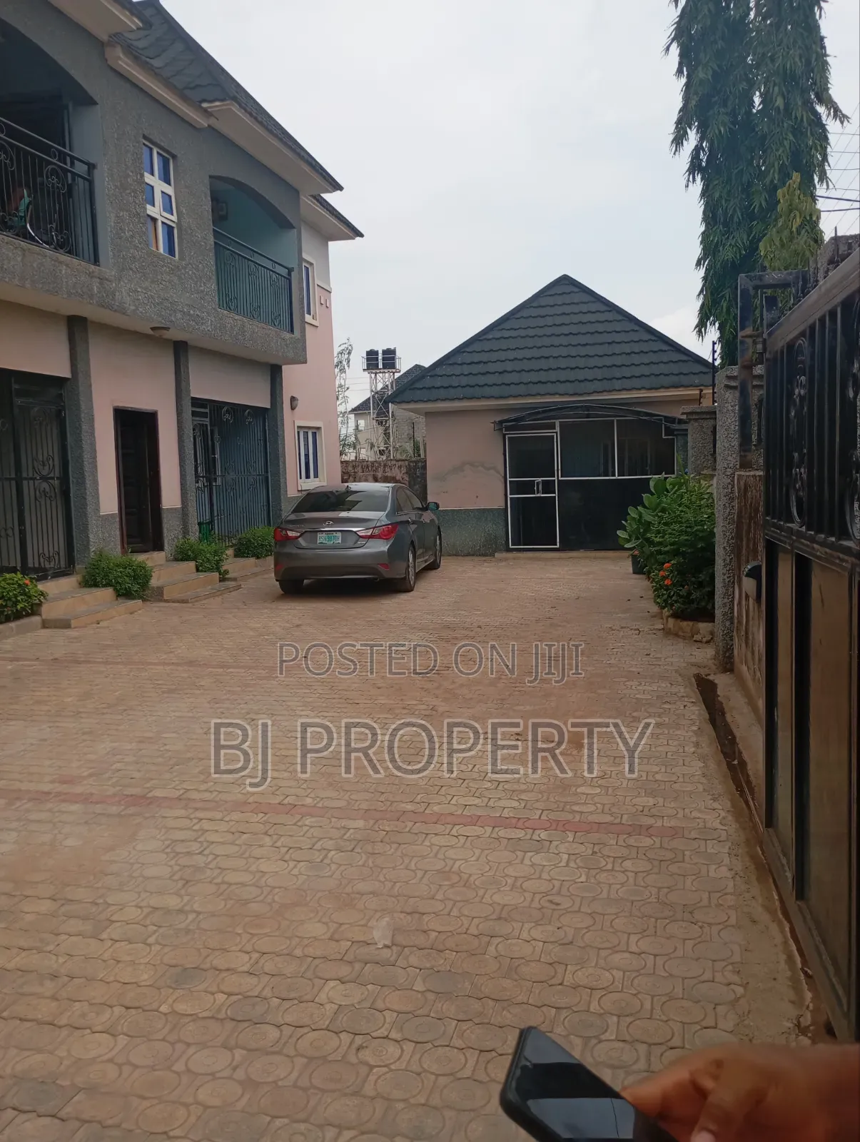 8bdrm Block of Flats in Hill View, Kubwa for sale
