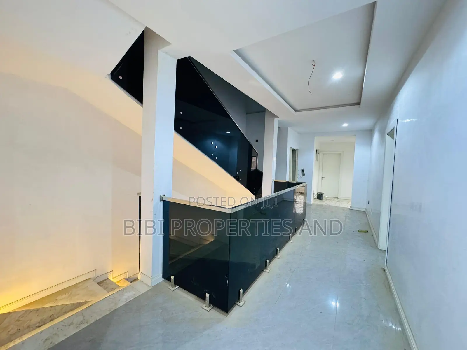 5bdrm Duplex in Guzape District for sale
