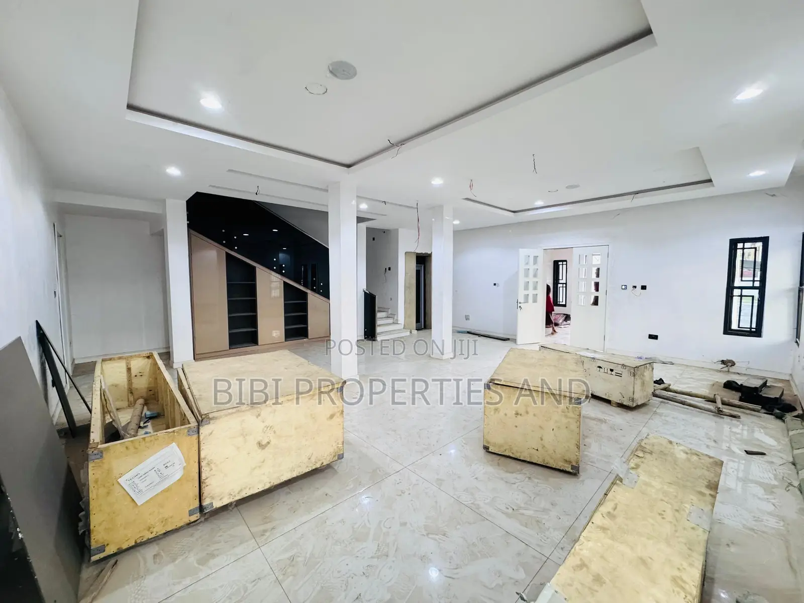 5bdrm Duplex in Guzape District for sale
