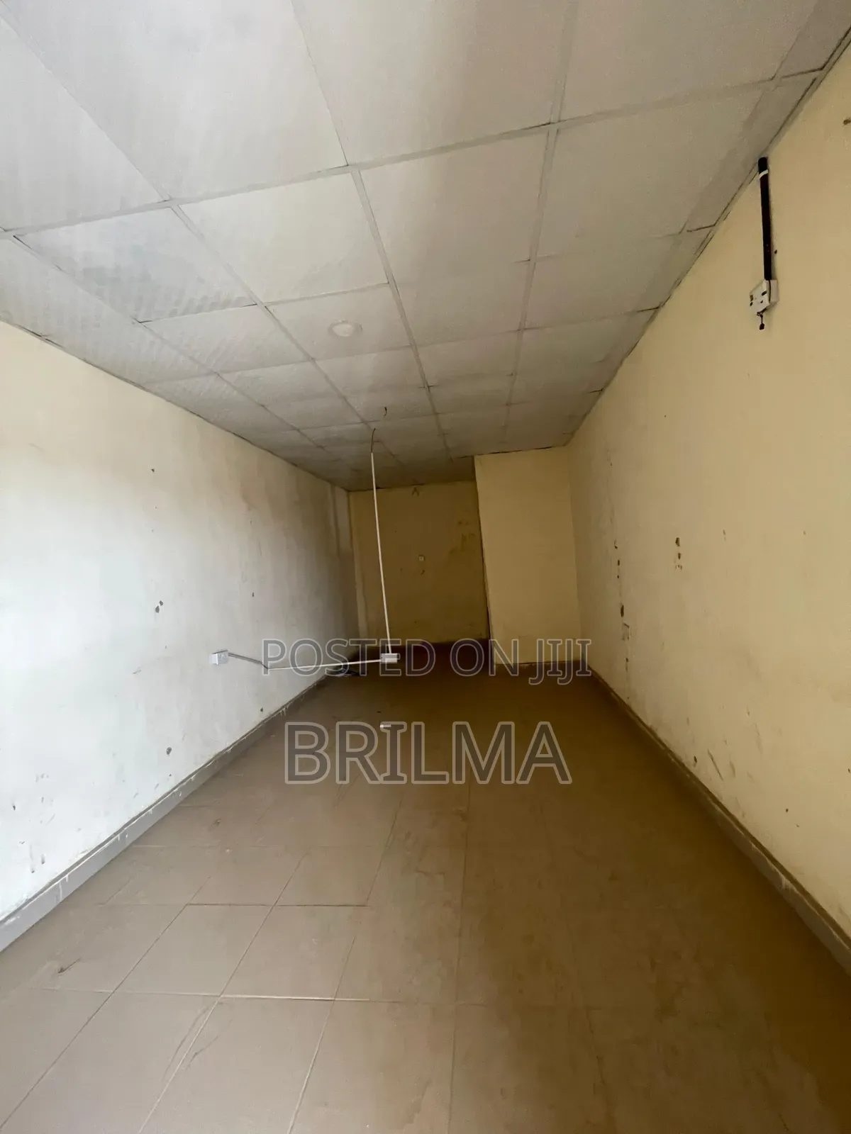 24sqm Shop and Office Space in Lugbe for Sale