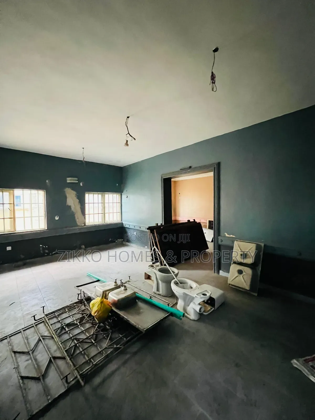 4bdrm Duplex in Coastal Road, Ogombo for sale