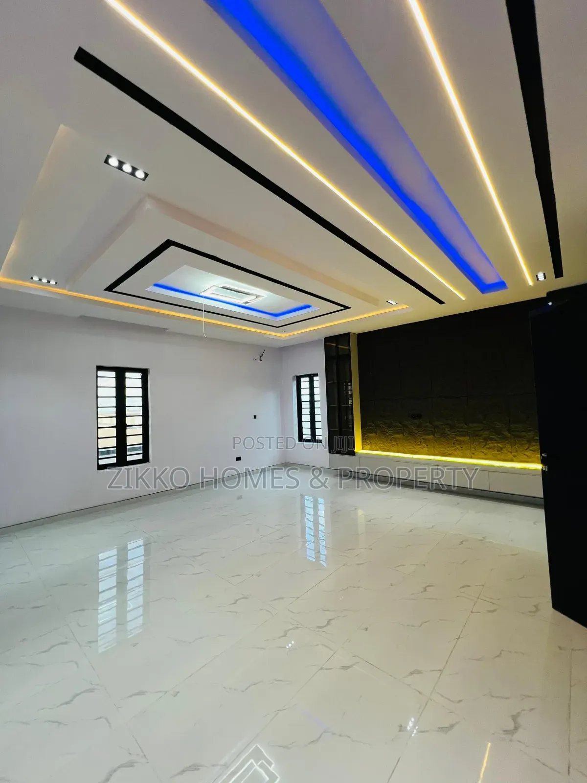 5bdrm Duplex in Orchid Road, Chevron for sale