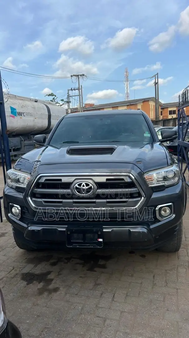 Toyota Tacoma 2022 Gray