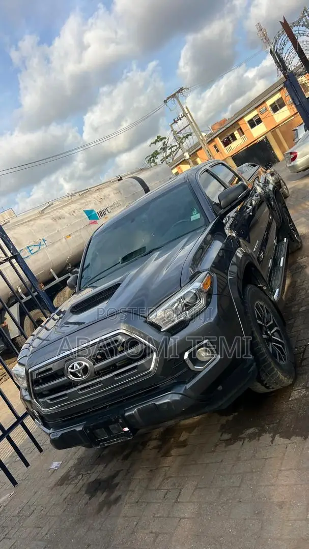 Toyota Tacoma 2022 Gray