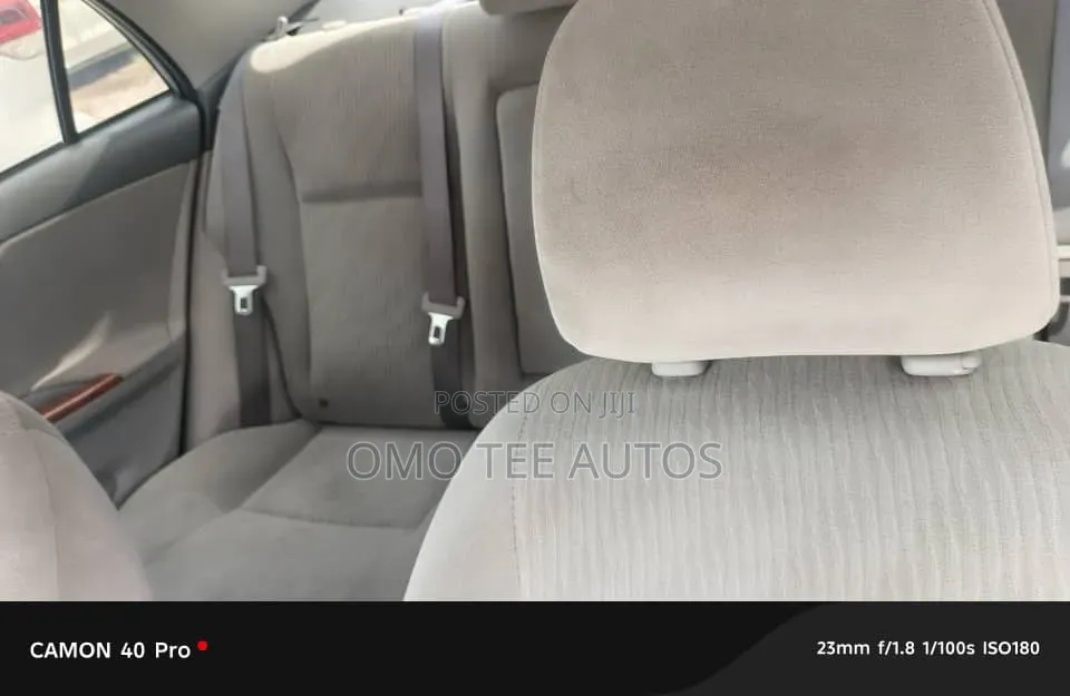 Toyota Corolla XLE 4dr Sedan (1.8L 4cyl 4A) 2010 Silver