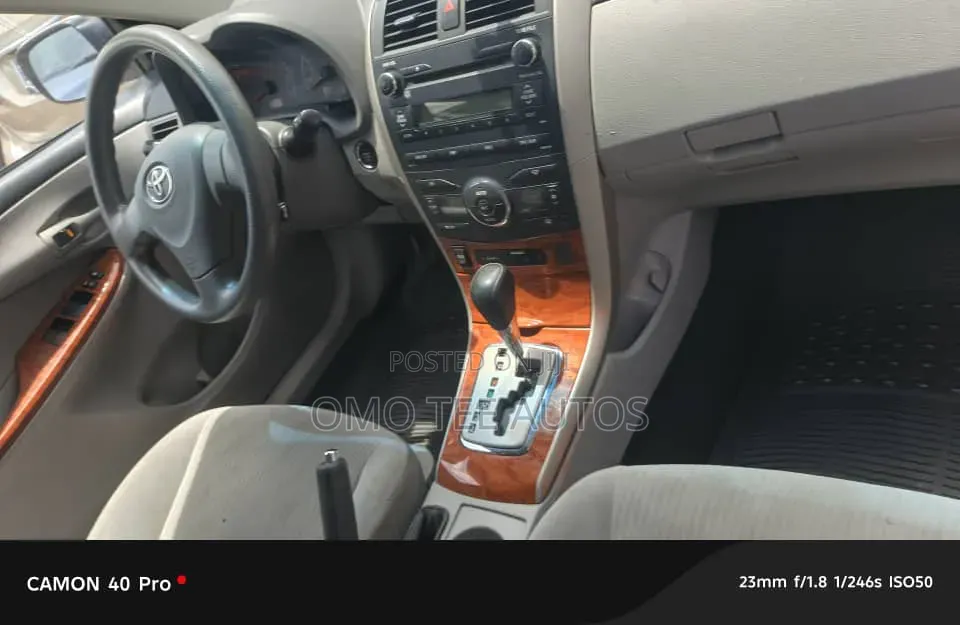 Toyota Corolla XLE 4dr Sedan (1.8L 4cyl 4A) 2010 Silver