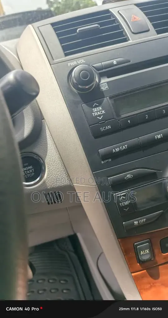 Toyota Corolla XLE 4dr Sedan (1.8L 4cyl 4A) 2010 Silver