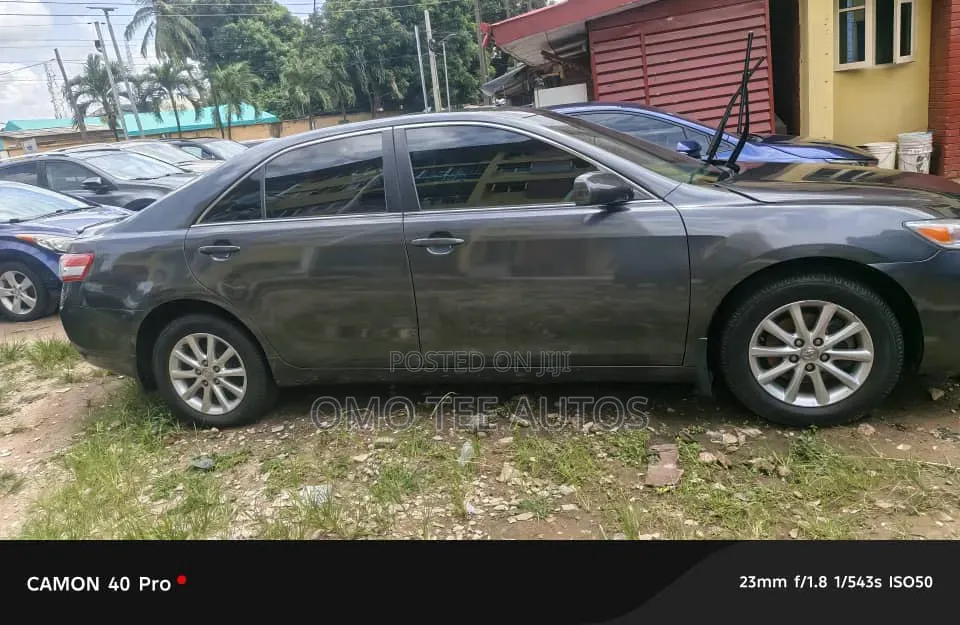 Toyota Camry XLE 4dr Sedan (2.5L 4cyl 6A) 2012 Gray